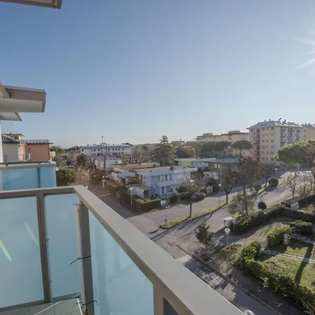 Flat In Building With Lift 250m From The Sea شقة بيبيوني