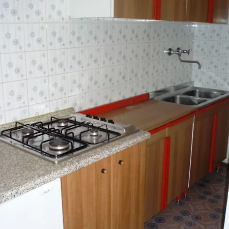 Flat In Building With Lift 250 M From The Sea شقة بيبيوني