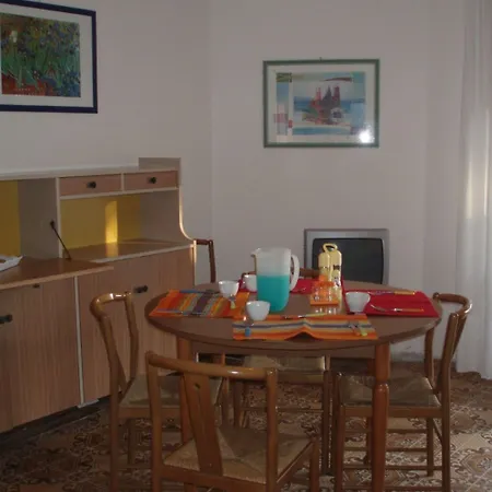 Flat In Building With Lift 250 M From The Sea بيبيوني