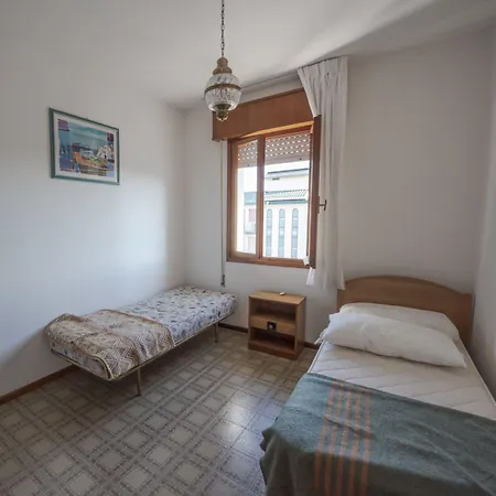 شقة Flat In Building With Lift 250 M From The Sea *