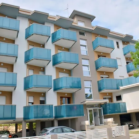 Flat In Building With Lift 250 M From The Sea