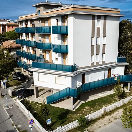 Flat In Building With Lift 250 M From The Sea شقة *