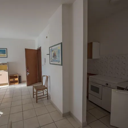 شقة Flat In Building With Lift 250 M From The Sea *