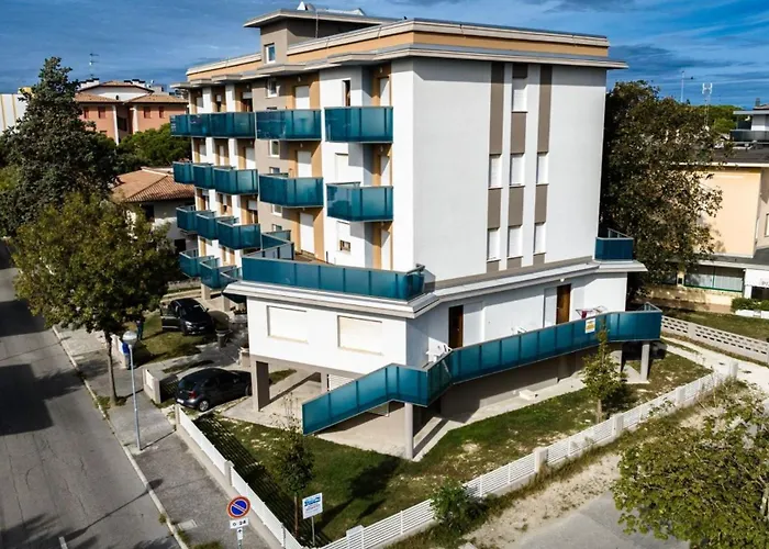 Flat In Building With Lift 250m From The Sea Appartamento Bibione
